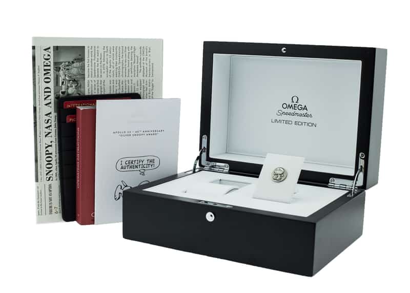 Omega Speedmaster Snoopy 311.32.42.30.04.003